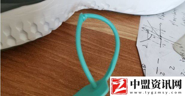 得物防盜扣怎么拆