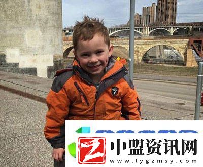 2021貧窮使我快樂的表情包2021貧窮使我快樂假笑男孩表情包大全分享