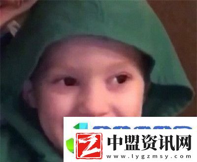 2021貧窮使我快樂的表情包2021貧窮使我快樂假笑男孩表情包大全分享